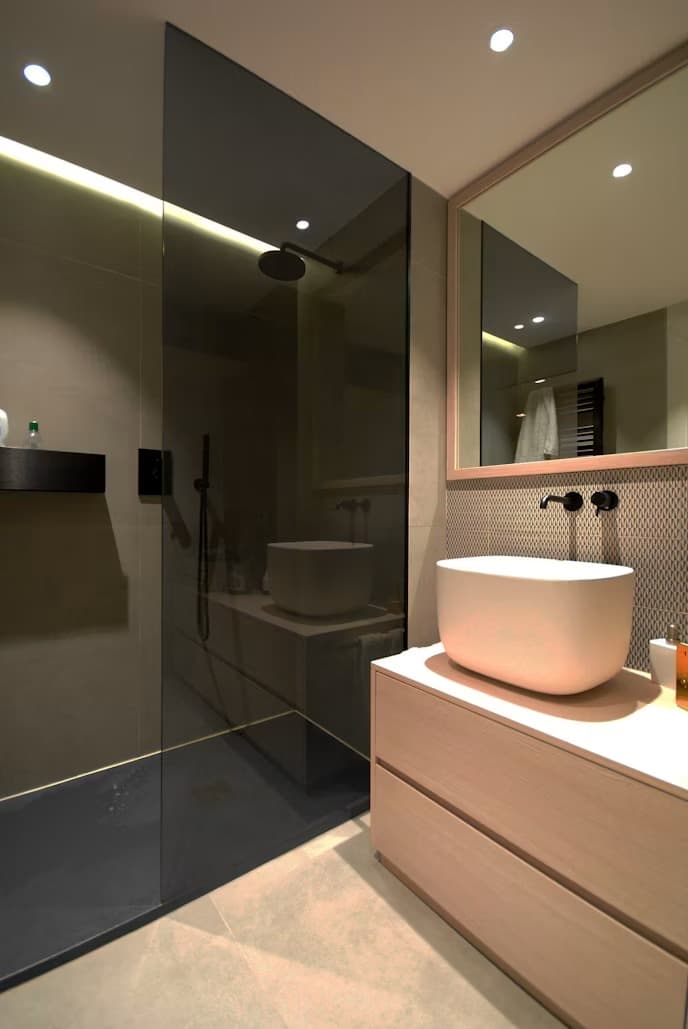 Modern banyo tasarımı - duşakabin ve lavabo